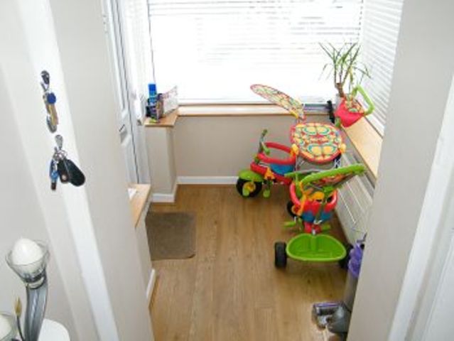  Image of 2 bedroom Semi-Detached house to rent in Kenmure Gardens Bishopbriggs Glasgow G64 at Bishopbriggs East Dunbartonshire East Dunbartonshire, G64 2BZ