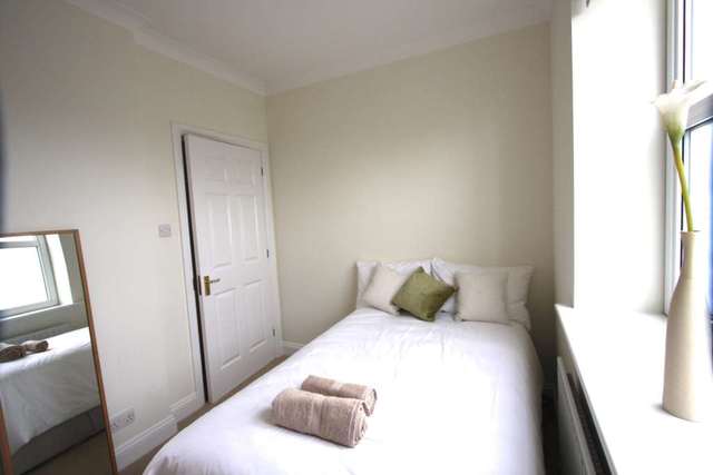  Image of 3 bedroom Apartment to rent in Kennington Lane London SE11 at Kennington Lane Kennington London, SE11 5QN