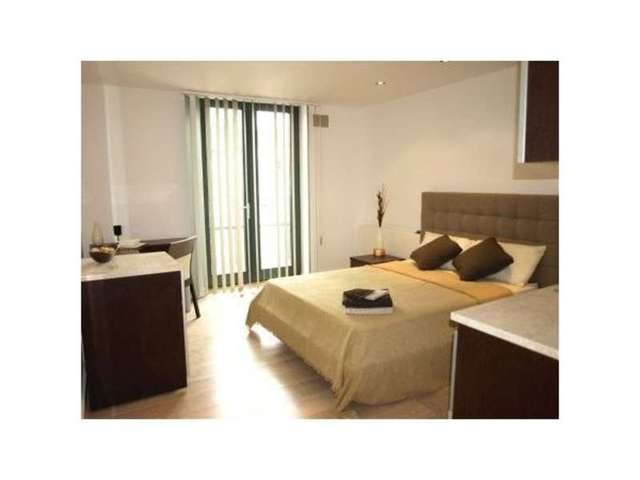  Image of Flat to rent in Kilburn High Road London NW6 at London, NW6 5UA