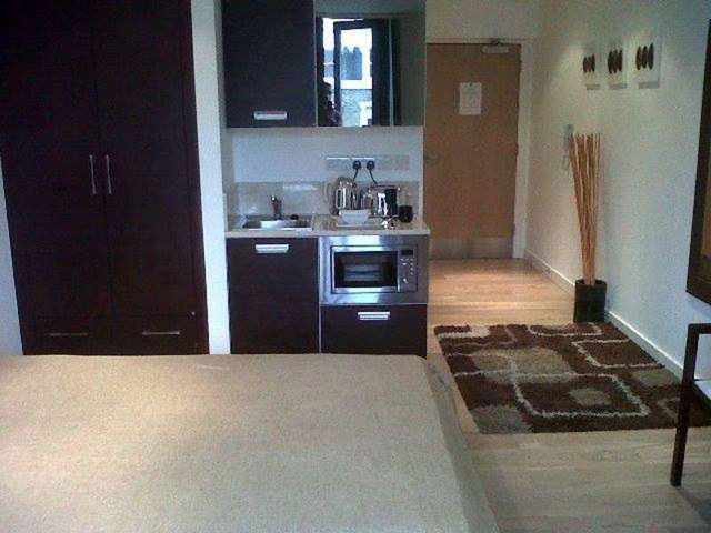  Image of Flat to rent in Kilburn High Road London NW6 at London, NW6 5UA