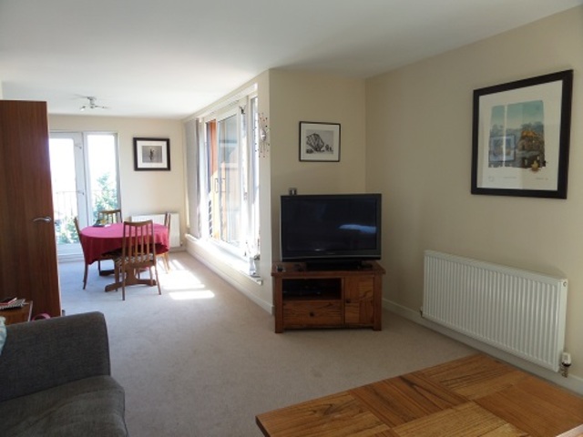  Image of 2 bedroom Flat to rent in Kimmerghame Drive Edinburgh EH4 at Crewe Toll Edinburgh Edinburgh, EH4 2GJ