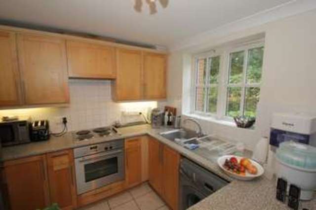  Image of 2 bedroom Apartment for sale in Vale Farm Road Horsell Woking GU21 at Vale Farm Road Woking Horsell, GU21 6DQ