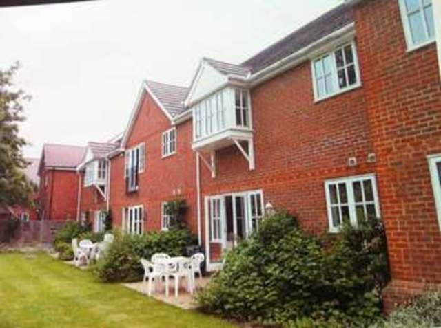  Image of 2 bedroom Apartment for sale in Vale Farm Road Horsell Woking GU21 at Vale Farm Road Woking Horsell, GU21 6DQ