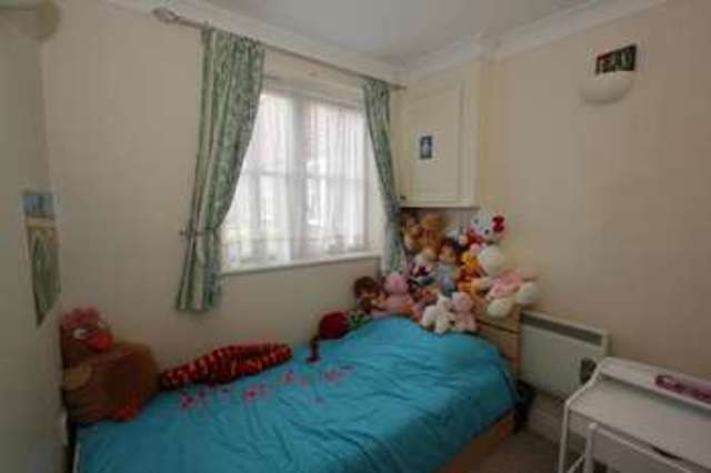  Image of 2 bedroom Apartment for sale in Vale Farm Road Horsell Woking GU21 at Vale Farm Road Woking Horsell, GU21 6DQ