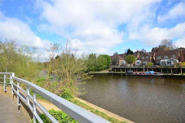  Image of 2 bedroom Apartment for sale in Kingfisher Meadow Maidstone ME16 at Maidstone Kent Maidstone, ME16 8RB