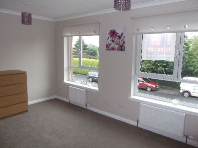  Image of 4 bedroom Town House to rent in Kings Road Elderslie Johnstone PA5 at Elderslie Elderslie Renfrewshire, PA5 9LY