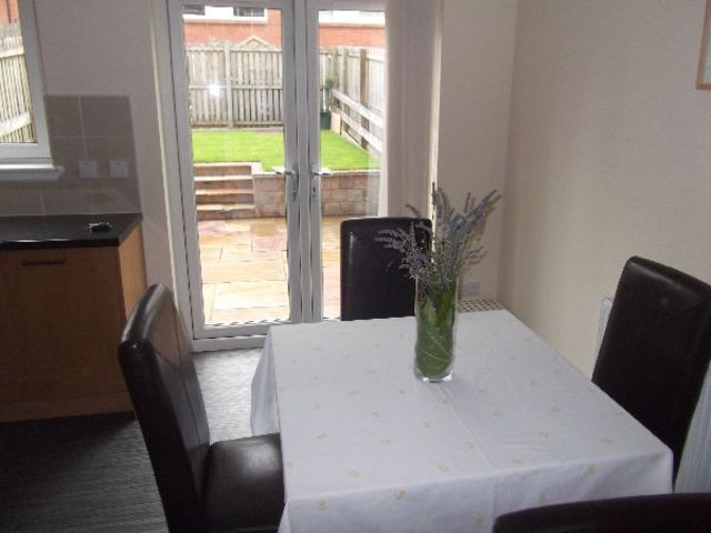  Image of 4 bedroom Town House to rent in Kings Road Elderslie Johnstone PA5 at Elderslie Elderslie Renfrewshire, PA5 9LY