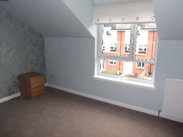  Image of 4 bedroom Town House to rent in Kings Road Elderslie Johnstone PA5 at Elderslie Elderslie Renfrewshire, PA5 9LY