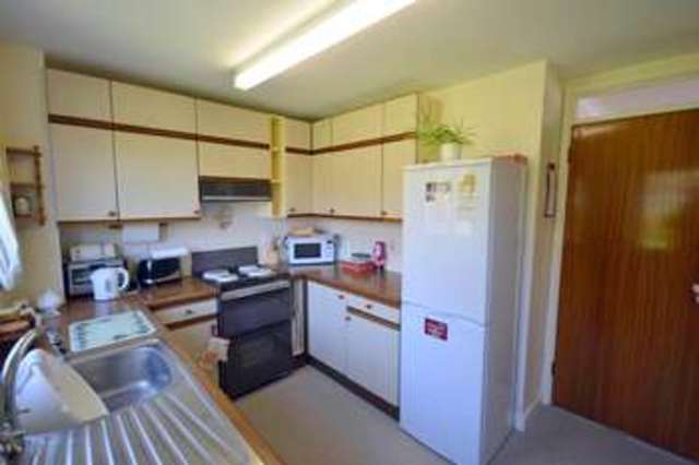  Image of 2 bedroom Retirement Property for sale in Kingsdale Court Broadway WR12 at Colletts Gardens Off Leamington Road Broadway, WR12 7BL