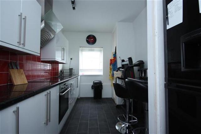  Image of 3 bedroom Flat to rent in Kirkoswald Road Glasgow G43 at Mansewood Glasgow Glasgow, G43 2YH