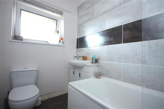  Image of 3 bedroom Flat to rent in Kirkoswald Road Glasgow G43 at Mansewood Glasgow Glasgow, G43 2YH