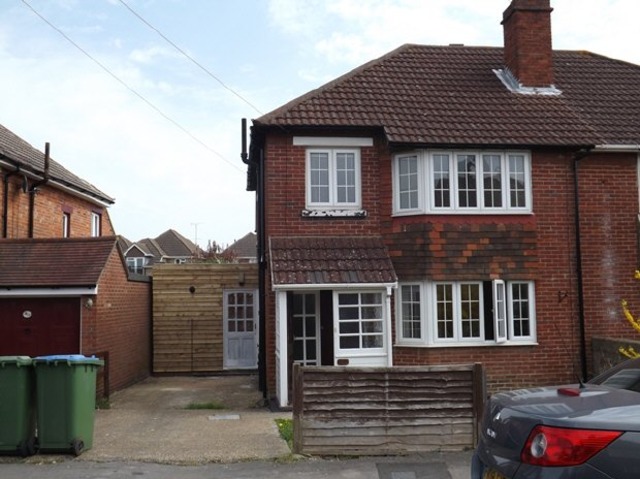  Image of 3 bedroom Semi-Detached house to rent in Knighton Road Southampton SO19 at Itchen Southampton Not specified, SO19 2FN
