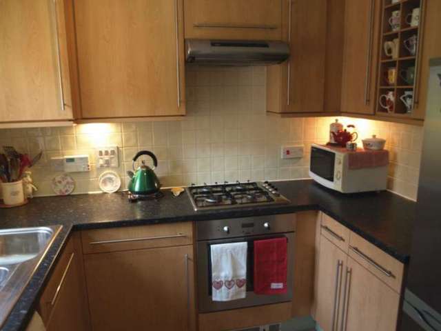  Image of 2 bedroom End of Terrace for sale in Knightwood Close Farnborough GU14 at Knightwood Close  Farnborough, GU14 6HS