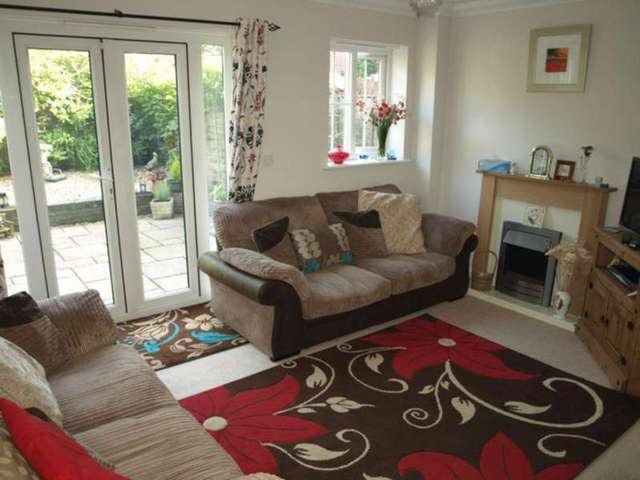  Image of 2 bedroom End of Terrace for sale in Knightwood Close Farnborough GU14 at Knightwood Close  Farnborough, GU14 6HS