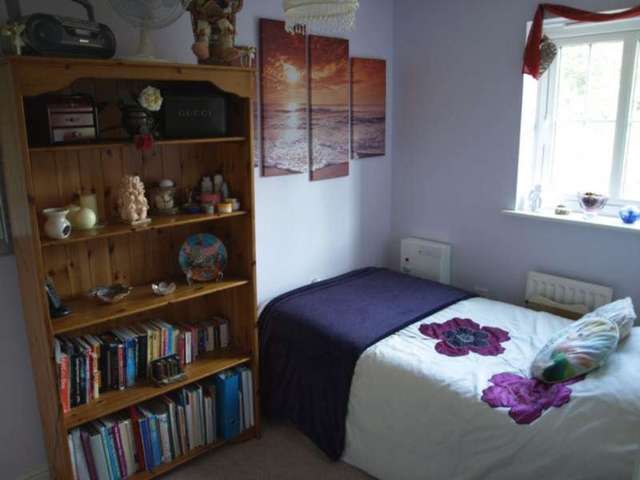 Image of 2 bedroom End of Terrace for sale in Knightwood Close Farnborough GU14 at Knightwood Close  Farnborough, GU14 6HS