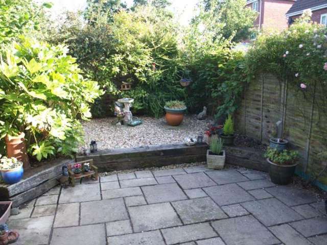  Image of 2 bedroom End of Terrace for sale in Knightwood Close Farnborough GU14 at Knightwood Close  Farnborough, GU14 6HS