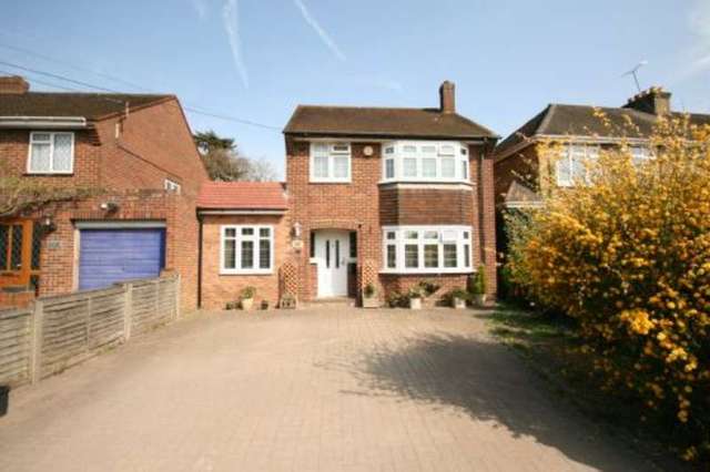  Image of 4 bedroom Detached house for sale in Little Sutton Lane Slough SL3 at Langley, SL3 8AN