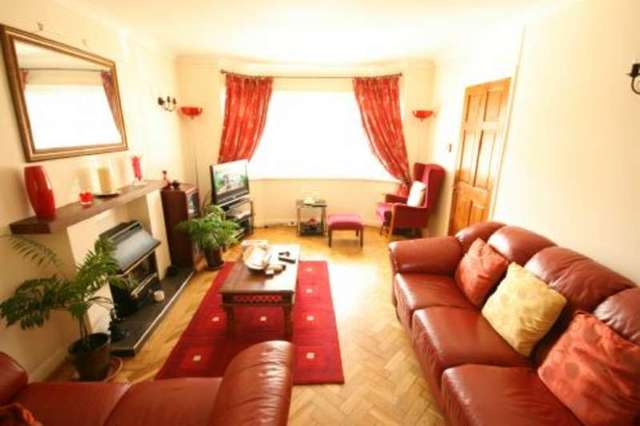  Image of 4 bedroom Detached house for sale in Little Sutton Lane Slough SL3 at Langley, SL3 8AN