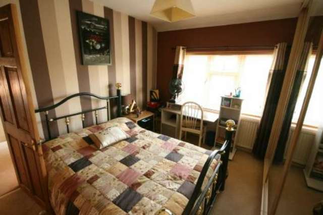  Image of 4 bedroom Detached house for sale in Little Sutton Lane Slough SL3 at Langley, SL3 8AN