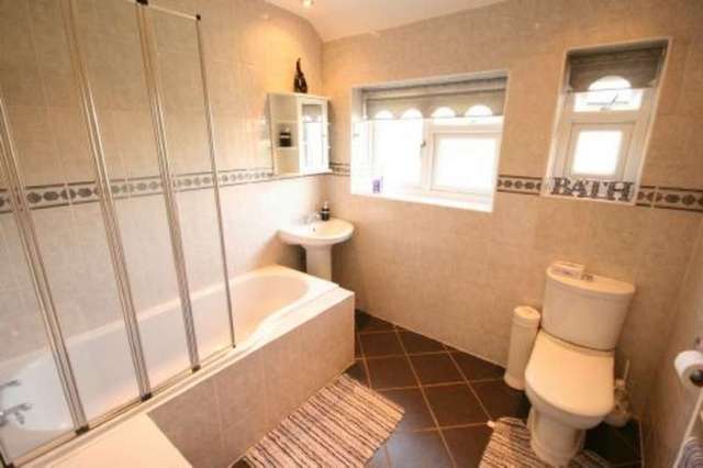  Image of 4 bedroom Detached house for sale in Little Sutton Lane Slough SL3 at Langley, SL3 8AN