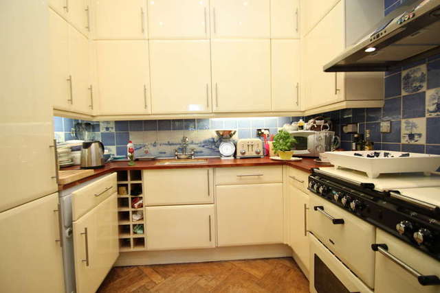 Image of 2 bedroom Flat for sale in Langley Avenue Surbiton KT6 at Surbiton Surrey, KT6 6QL