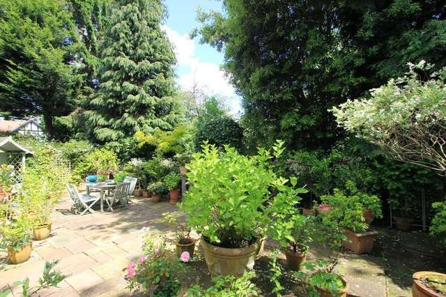  Image of 2 bedroom Flat for sale in Langley Avenue Surbiton KT6 at Surbiton Surrey, KT6 6QL