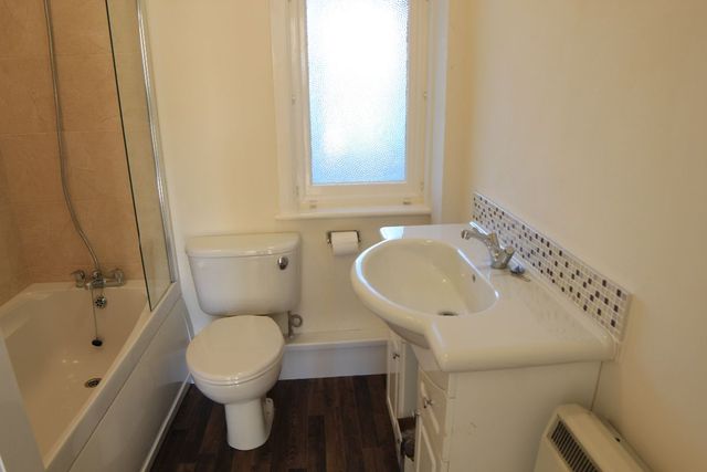  Image of 3 bedroom Bungalow for sale in Lea Road Blackfield Southampton SO45 at Langley, Southampton, SO45 1YW