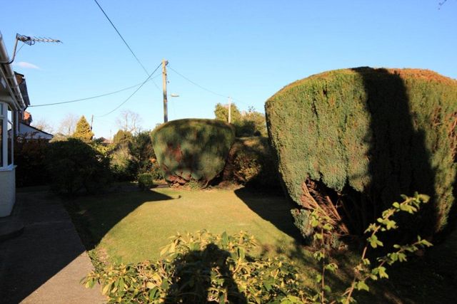  Image of 3 bedroom Bungalow for sale in Lea Road Blackfield Southampton SO45 at Langley, Southampton, SO45 1YW