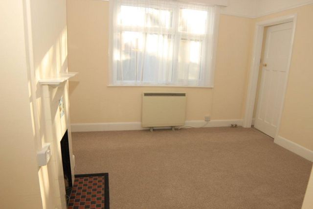  Image of 3 bedroom Bungalow for sale in Lea Road Blackfield Southampton SO45 at Langley, Southampton, SO45 1YW