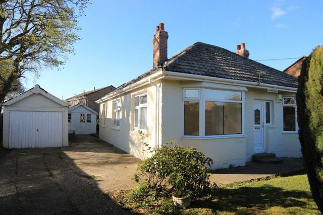  Image of 3 bedroom Bungalow for sale in Lea Road Blackfield Southampton SO45 at Langley, Southampton, SO45 1YW