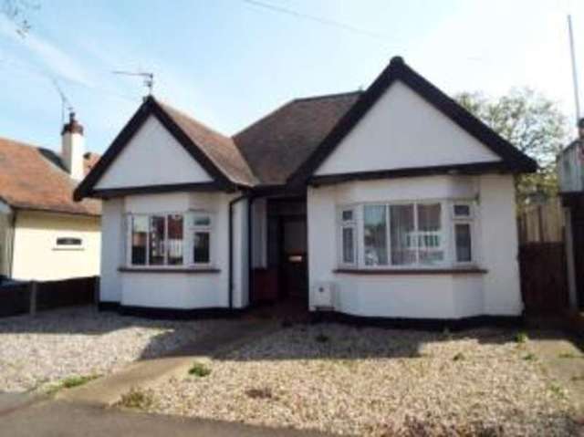  Image of 2 bedroom Bungalow for sale in Tudor Gardens Leigh-on-Sea SS9 at Leigh-on-Sea Essex Eastwood, SS9 3AF