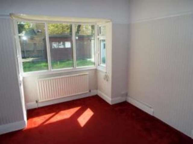  Image of 2 bedroom Bungalow for sale in Tudor Gardens Leigh-on-Sea SS9 at Leigh-on-Sea Essex Eastwood, SS9 3AF