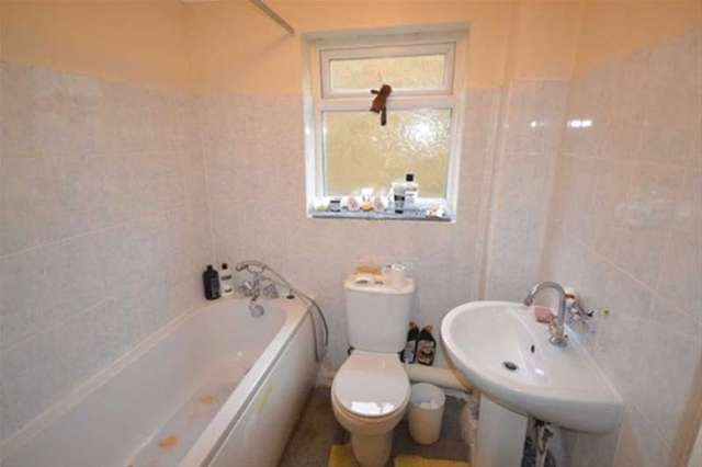  Image of 2 bedroom Flat to rent in Liden Close London E17 at London, E17 8HQ