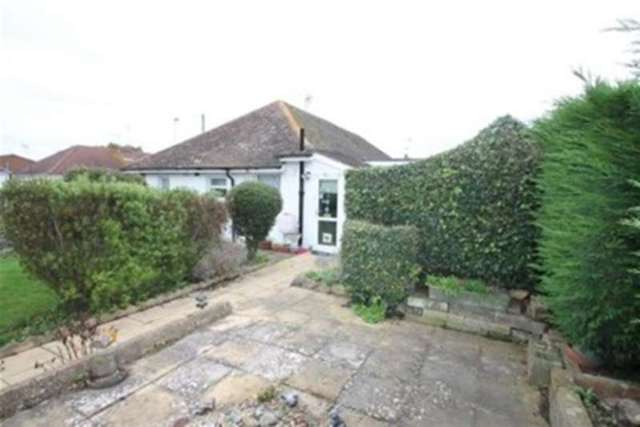  Image of 3 bedroom Bungalow to rent in Courtwick Road Wick Littlehampton BN17 at Littlehampton, BN17 7NE
