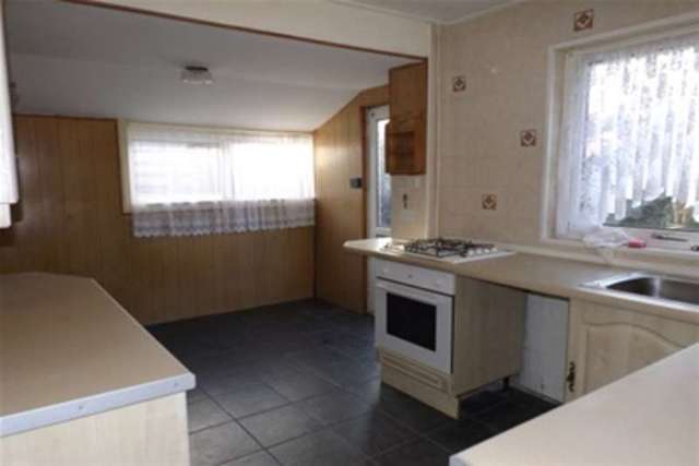  Image of 3 bedroom Bungalow to rent in Courtwick Road Wick Littlehampton BN17 at Littlehampton, BN17 7NE