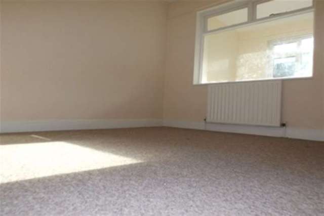  Image of 3 bedroom Bungalow to rent in Courtwick Road Wick Littlehampton BN17 at Littlehampton, BN17 7NE