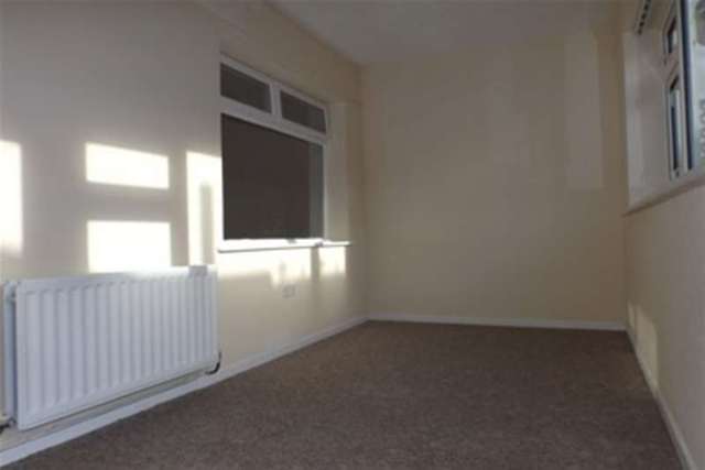  Image of 3 bedroom Bungalow to rent in Courtwick Road Wick Littlehampton BN17 at Littlehampton, BN17 7NE