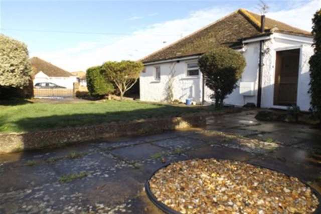  Image of 3 bedroom Bungalow to rent in Courtwick Road Wick Littlehampton BN17 at Littlehampton, BN17 7NE