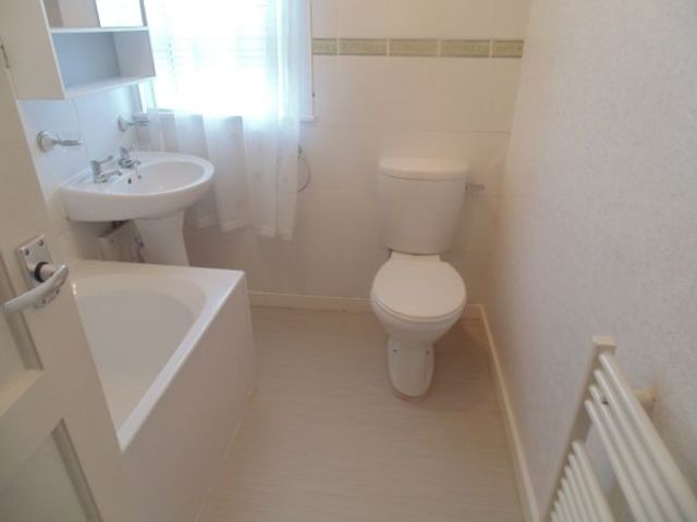  Image of 2 bedroom Flat to rent in Loch Road Bridge of Weir PA11 at Bridge of Weir Bridge of Weir Renfrewshire, PA11 3ND