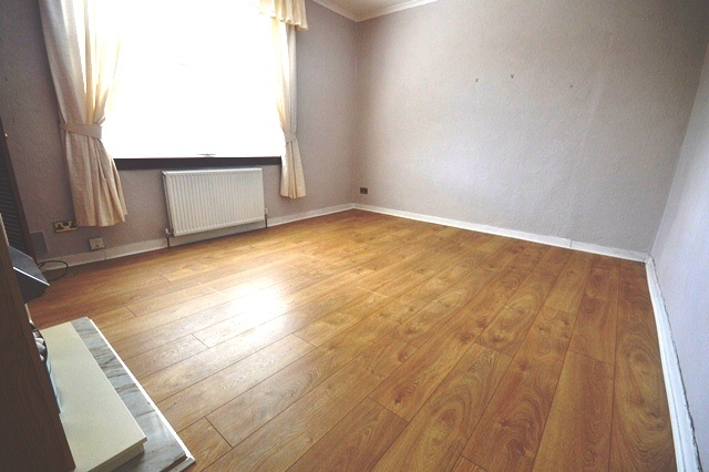 Image of 2 bedroom Flat to rent in Lochend Avenue Edinburgh EH7 at Lochend Edinburgh Edinburgh, EH7 6DX