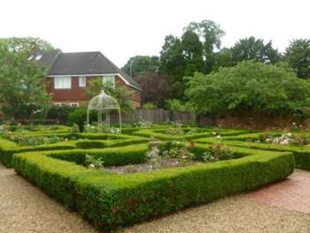 Image of 1 bedroom Flat to rent in London Road Aston Clinton Aylesbury HP22 at London Road  Aylesbury, HP22 5GW