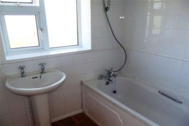  Image of 3 bedroom Detached house to rent in Whitehills Road Loughton IG10 at Loughton, IG10 1TS