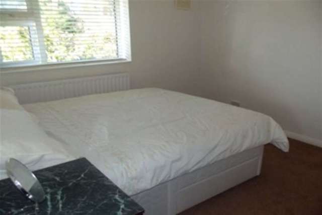  Image of 3 bedroom Detached house to rent in Whitehills Road Loughton IG10 at Loughton, IG10 1TS