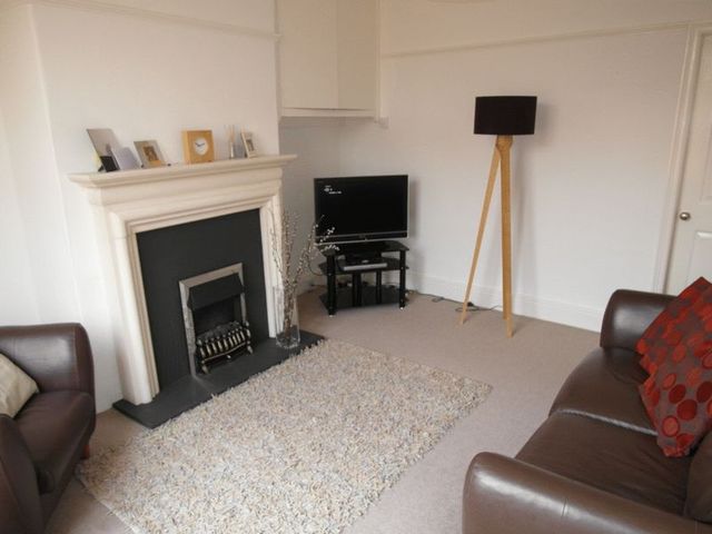  Image of 2 bedroom Terraced house to rent in Low Lane Birstall Batley WF17 at Low Lane Birstall Batley, WF17 9HB