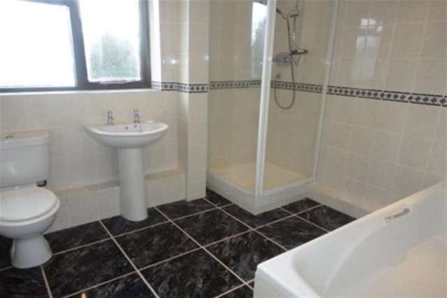  Image of 5 bedroom Detached house to rent in Middle Bourne Lane Lower Bourne Farnham GU10 at Farnham, GU10 3NJ