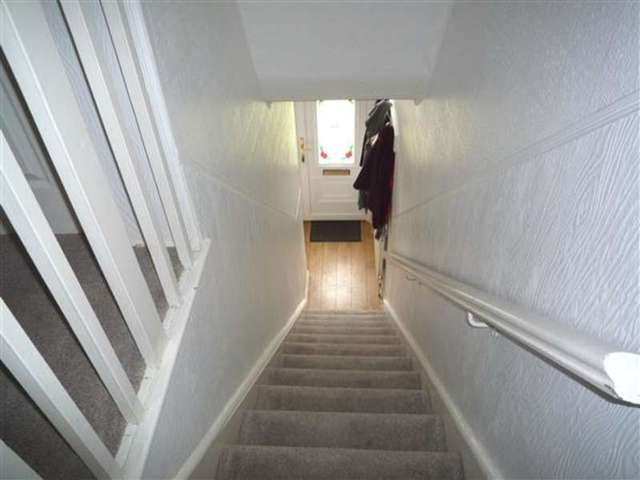  Image of 2 bedroom End of Terrace to rent in Luton Street Cowlersley Huddersfield HD4 at Milnsbridge, HD4 5UQ