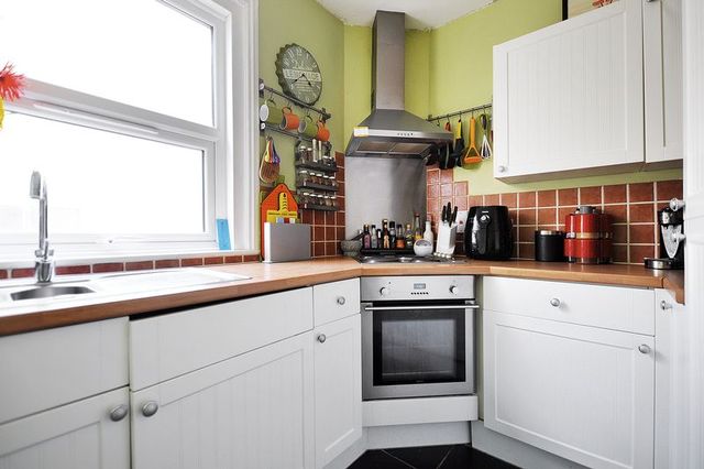  Image of 2 bedroom Flat for sale in Lyndhurst Road Broadwater Worthing BN11 at Lyndhurst Road  Worthing, BN11 2DG