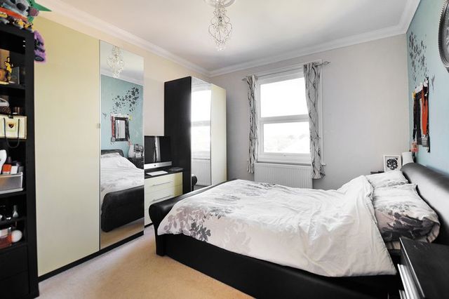  Image of 2 bedroom Flat for sale in Lyndhurst Road Broadwater Worthing BN11 at Lyndhurst Road  Worthing, BN11 2DG