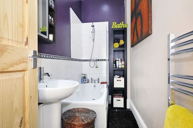  Image of 2 bedroom Flat for sale in Lyndhurst Road Broadwater Worthing BN11 at Lyndhurst Road  Worthing, BN11 2DG