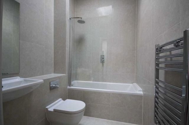  Image of 2 bedroom Flat to rent in Manor Road Chigwell IG7 at Manor Road  Chigwell, IG7 5PS
